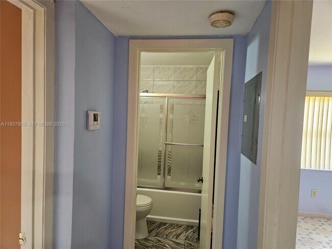 Foto del edificio - 855 NE 209th St