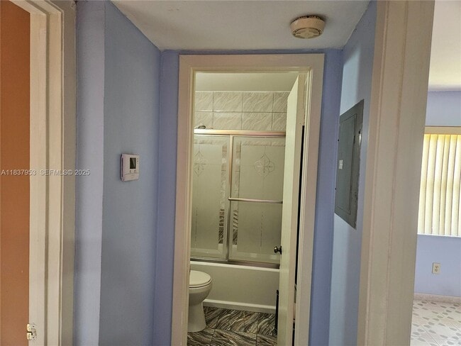 Building Photo - 855 NE 209th St