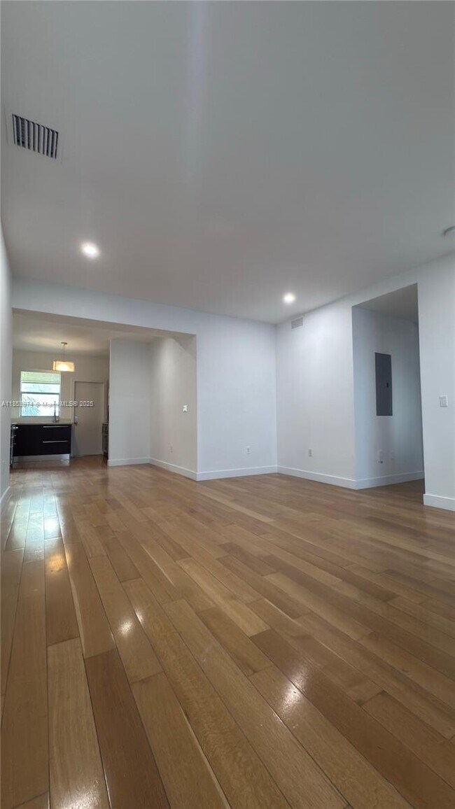 Foto del edificio - 2021 Meridian Ave