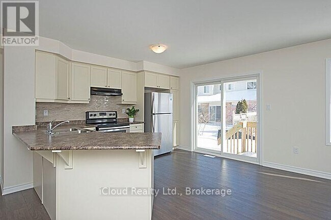 Building Photo - 1646 Gainer Cres