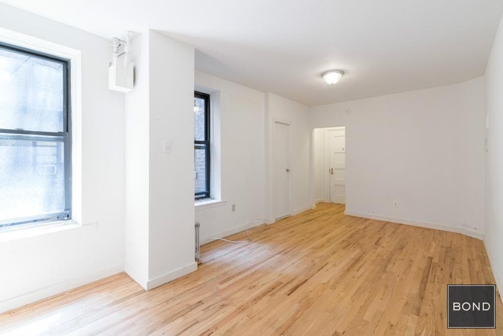 Building Photo - 419 E 73rd St