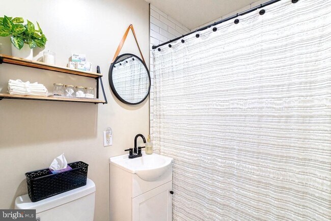 Foto del edificio - 45302 Bloch Ave