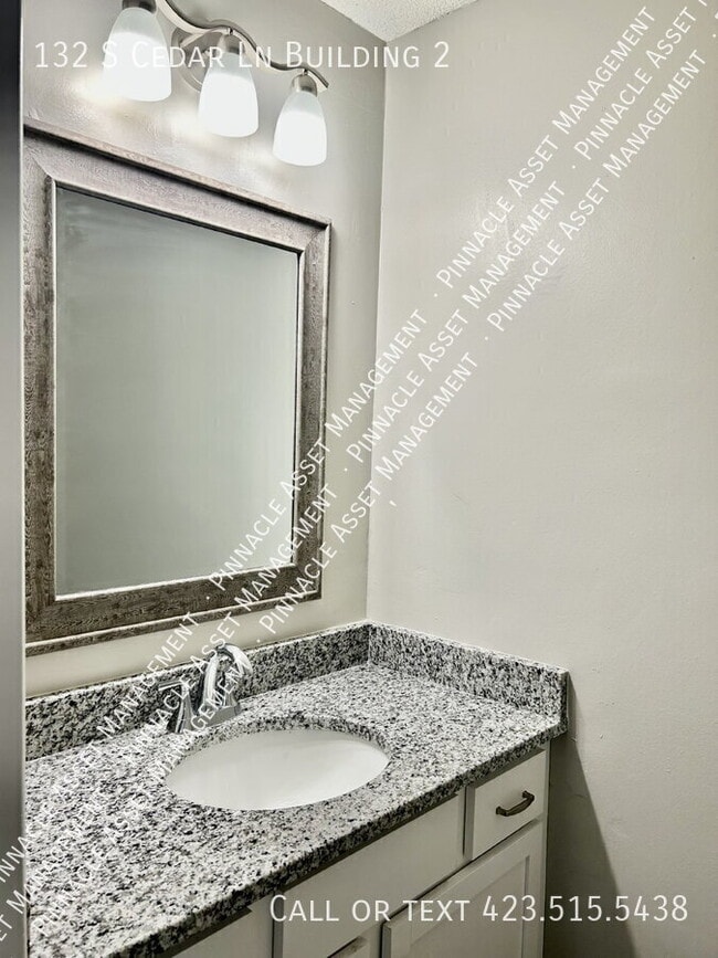 Foto del edificio - 132 S Cedar Ln