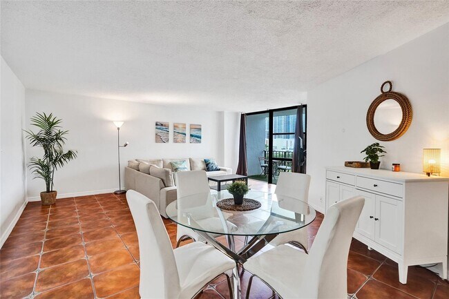 Foto del edificio - 1000 Parkview Dr