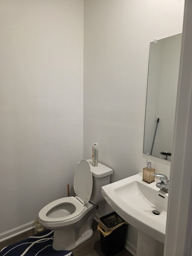 Building Photo - 6802 Daly Ln