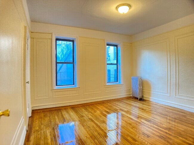 Foto del edificio - 4530 Broadway