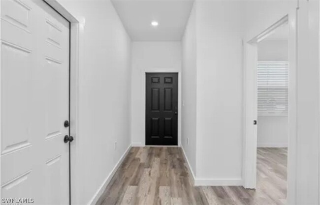 Foto del edificio - 2416-2418 Lantana Ave S