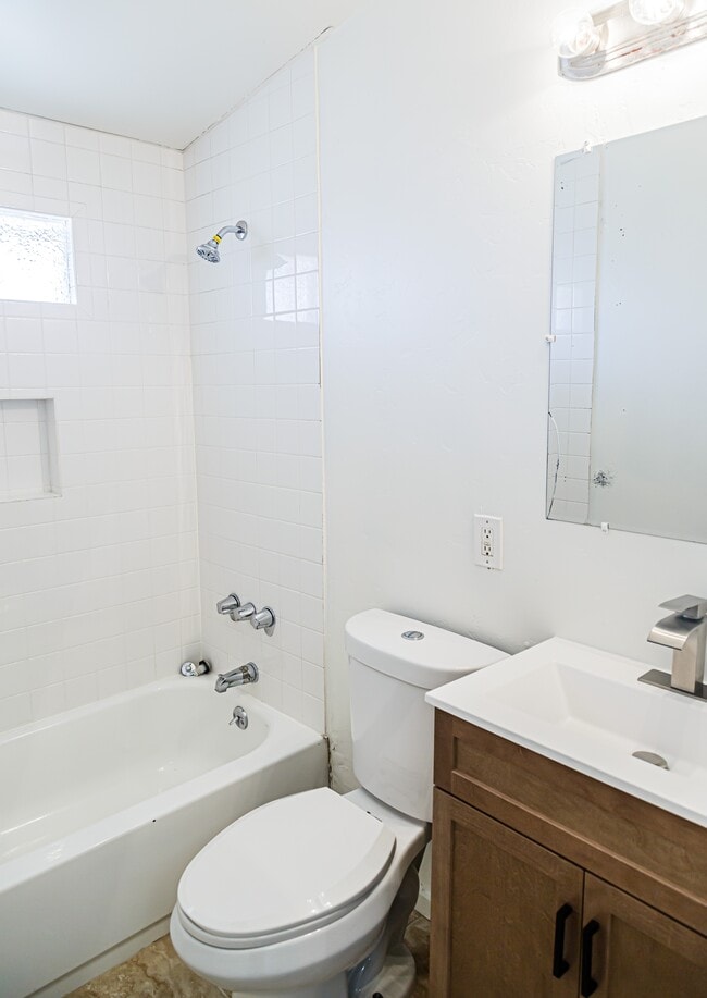 Building Photo - 2317 S Forgeus Ave