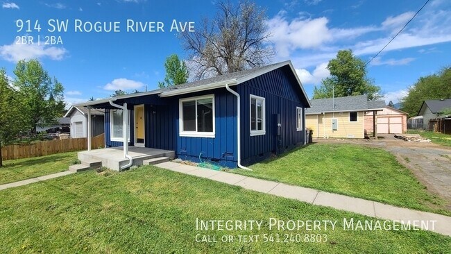 Building Photo - 914 SW Rogue River Ave
