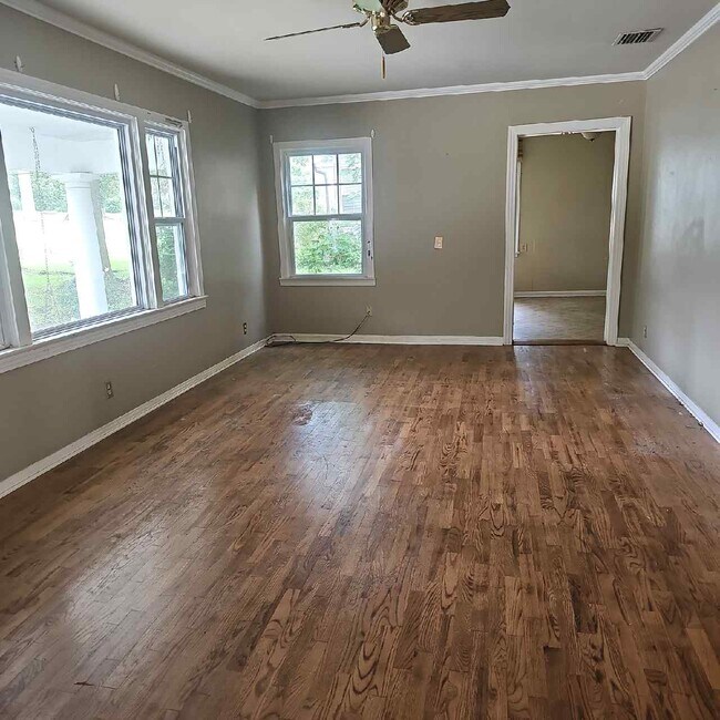 Foto del edificio - 209 N Pinecrest Dr