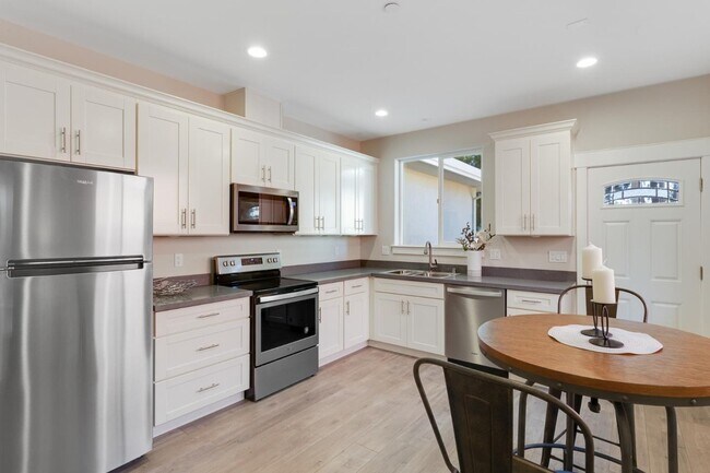 Photo - 1142 Sherwood Ave House