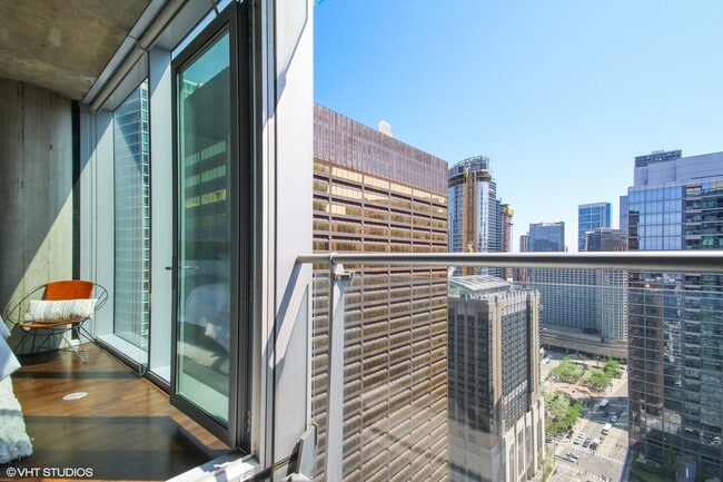 Foto del edificio - 600 N Fairbanks Ct