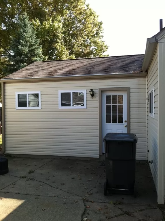 Building Photo - 4250 Woodmere Dr