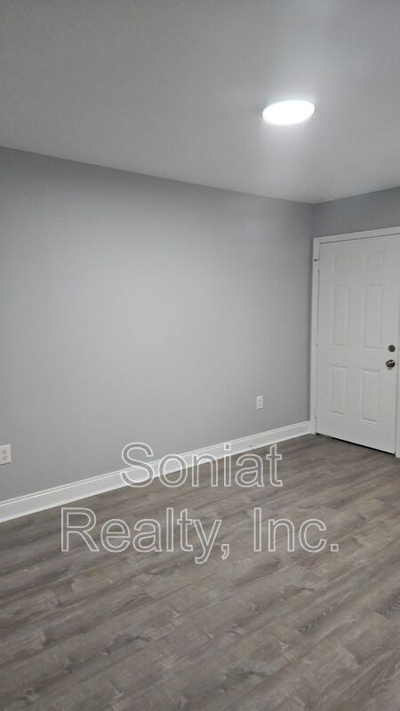 Building Photo - 924 Deslonde St