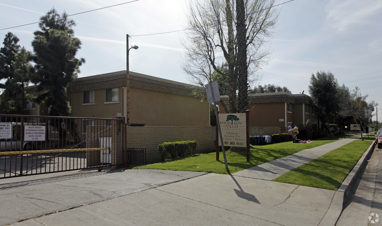 Building Photo - Wood Ridge Villas Apartments