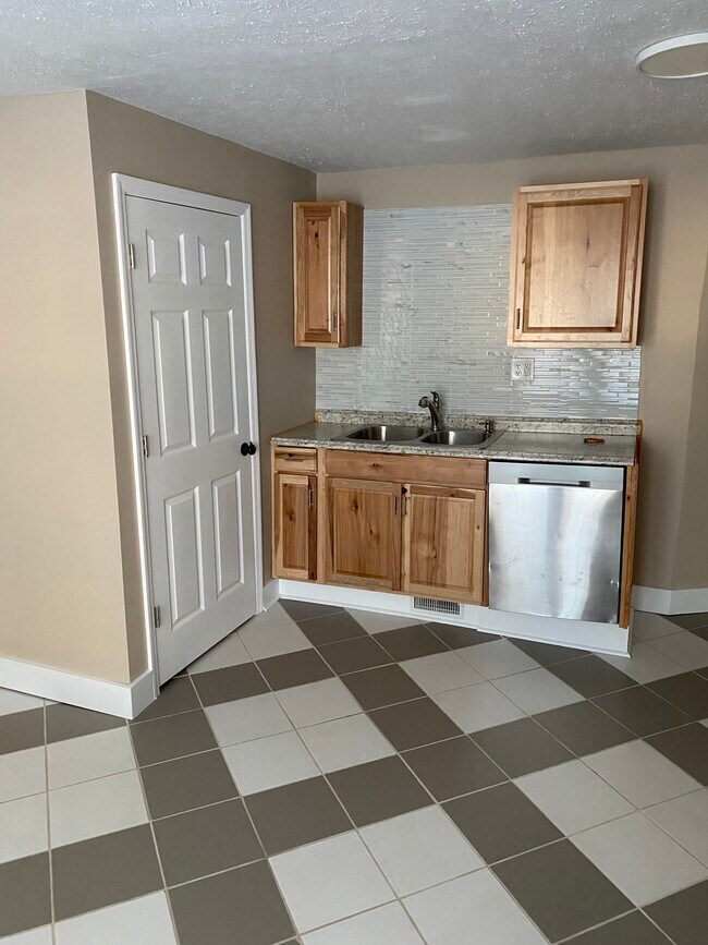 201 E McLean St Unit B, Manchester, TN 37355 Apartments in Manchester