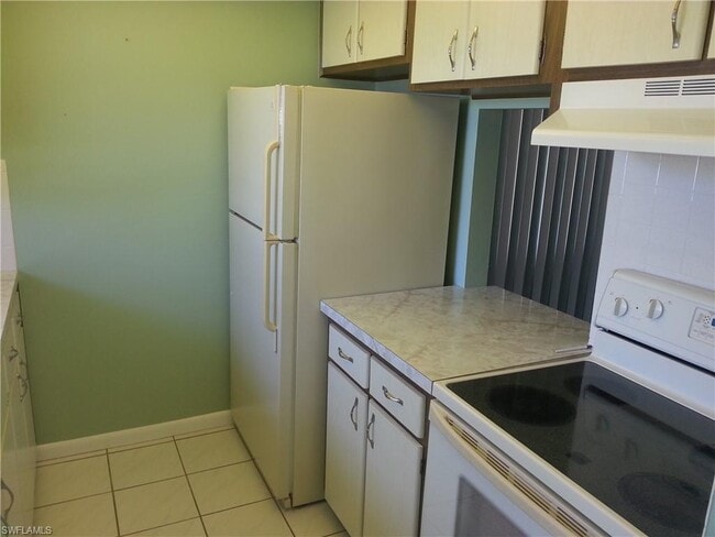 Building Photo - 2213 Gladiola Dr