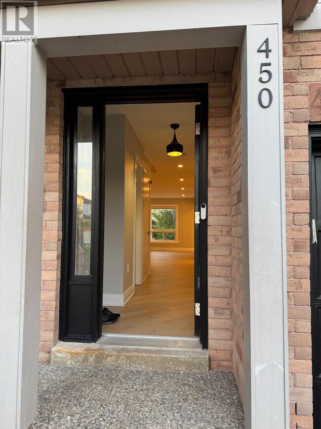 Building Photo - 450 Levanna Ln