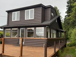 Building Photo - 8709 NE Seaview Ave