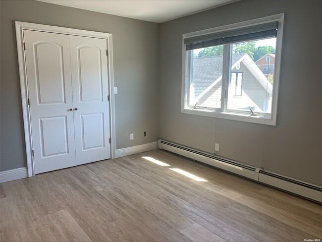 Building Photo - 328 Glen Cove Rd