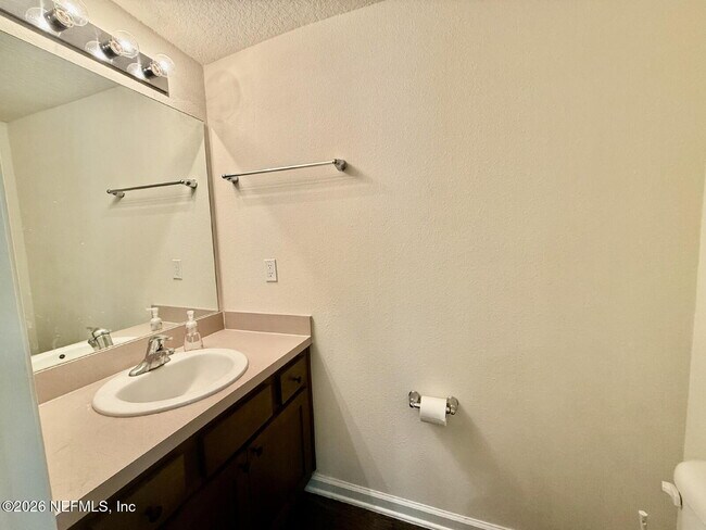 Foto del edificio - 887 Capitol Pkwy