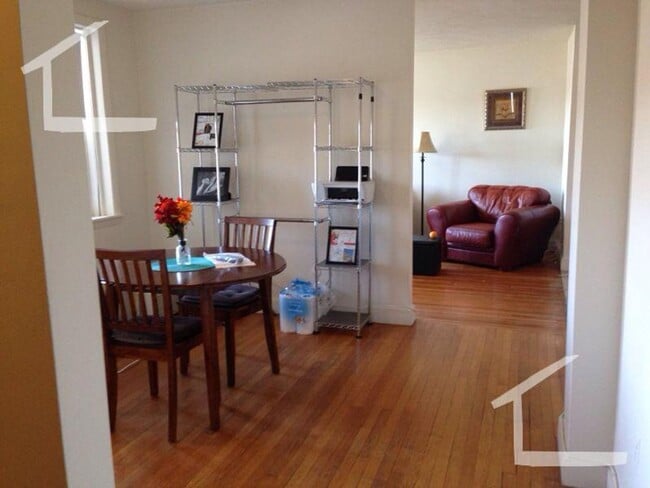 Great 2 bed AVAILABLE NOW! - Great 2 bed AVAILABLE NOW! House