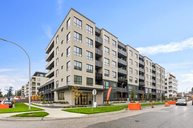 Photo du bâtiment - Brand New 1 Bed + Den Penthouse in Fleetwo...