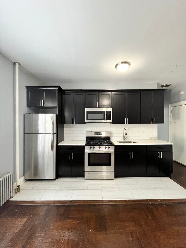 92-94 W 34th 7A - 93 W 34th St