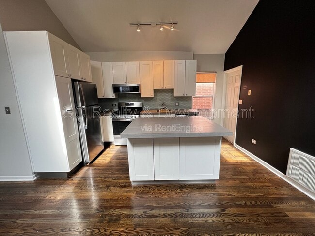 Foto del edificio - 819 N May St