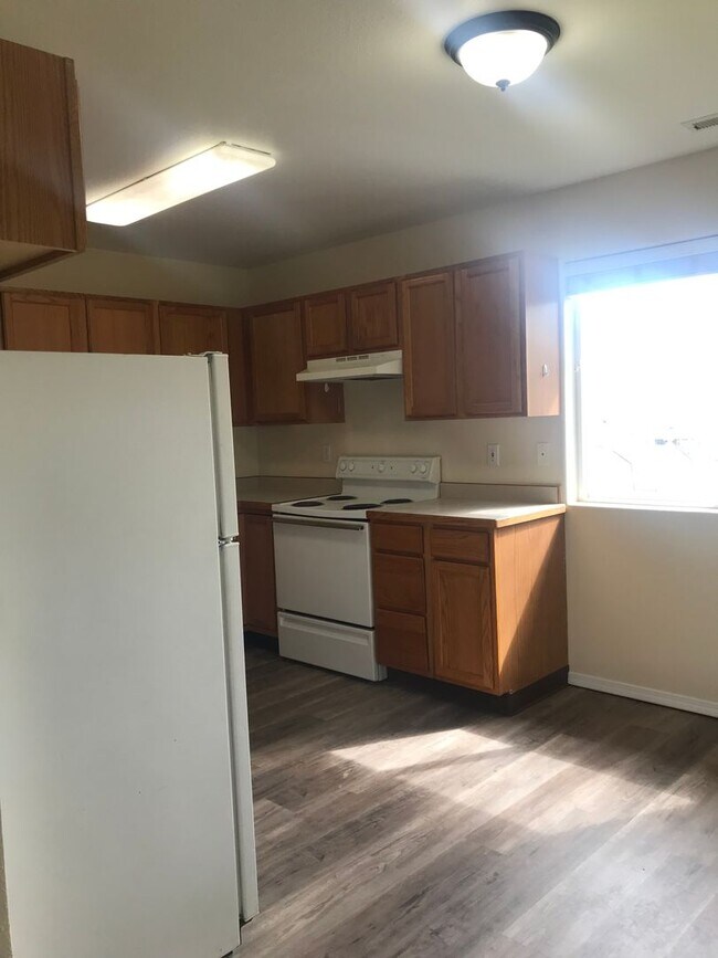 Building Photo - Newly renovated unit in 4-plex
