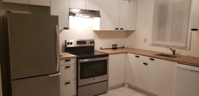 Building Photo - 234 Monmore Rd