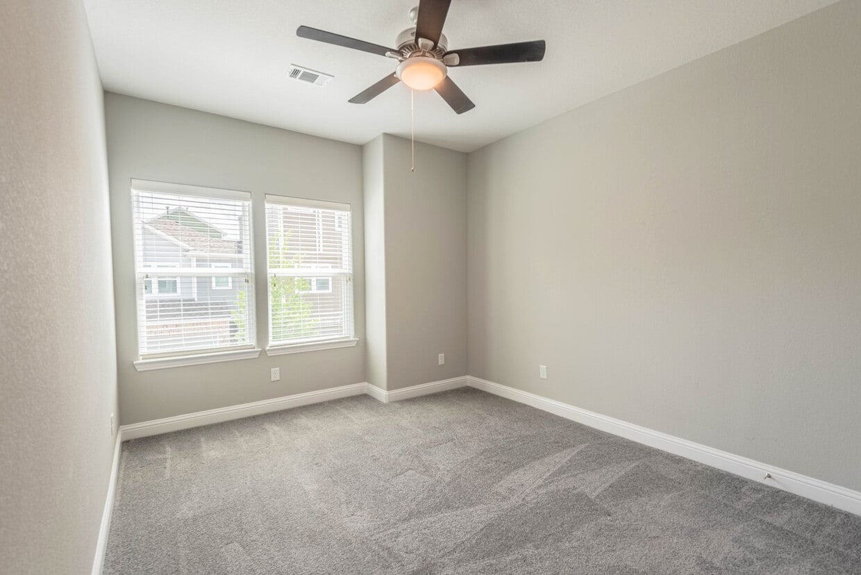 Foto principal - 5431 Camaguey St