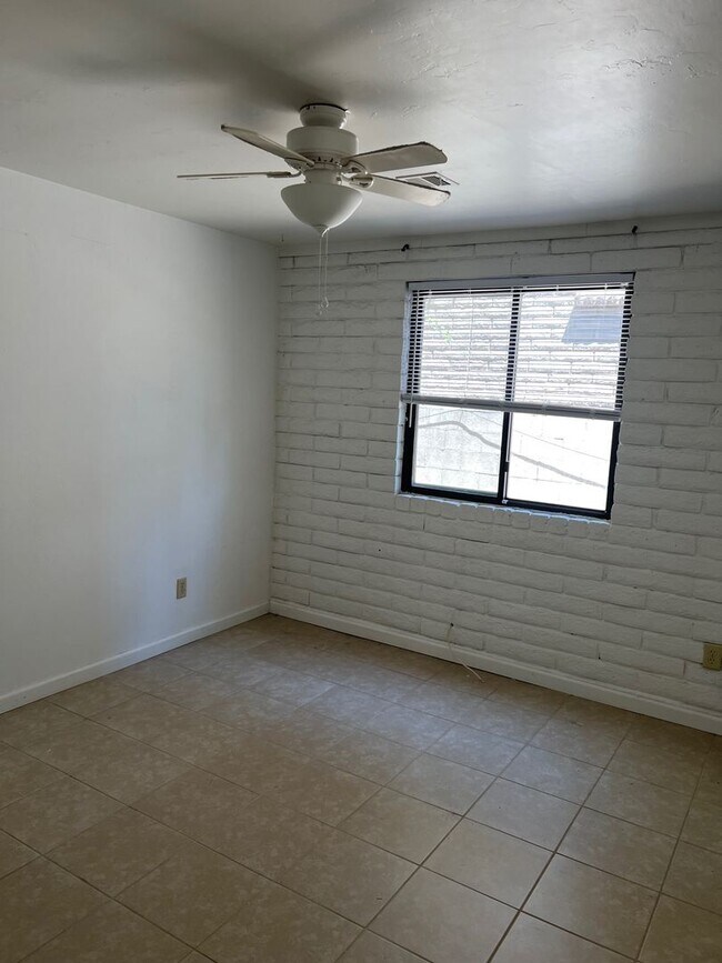 Building Photo - 569 Campbell