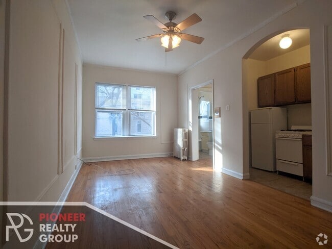 Building Photo - 2825 N Burling St