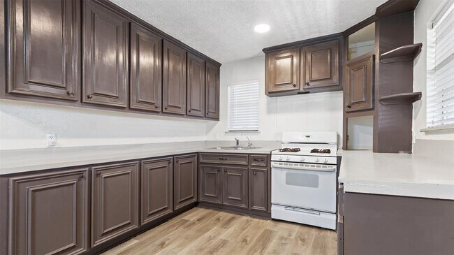 Foto del edificio - 7425 Gonzales St
