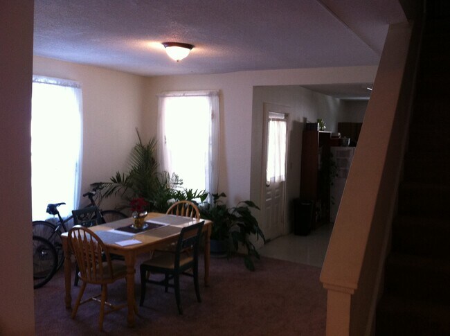 Building Photo - 6 Spring St