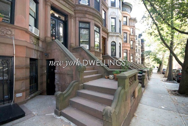 Building Photo - 606 2nd St