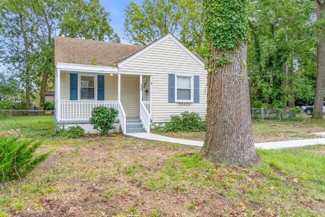 Foto del edificio - ADORABLE 3 BEDROOM 1 BATH RANCH HOUSE