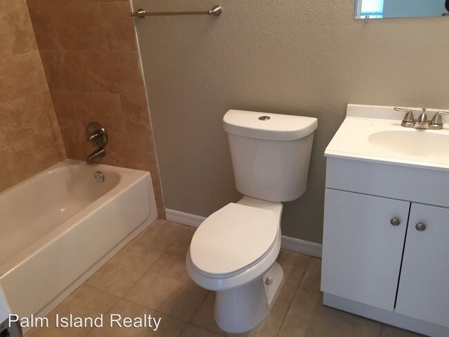 Foto del edificio - 1 br, 1 bath Apartment - 453 73rd Ave N