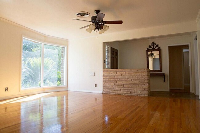 Building Photo - 4031 Martinshire Dr