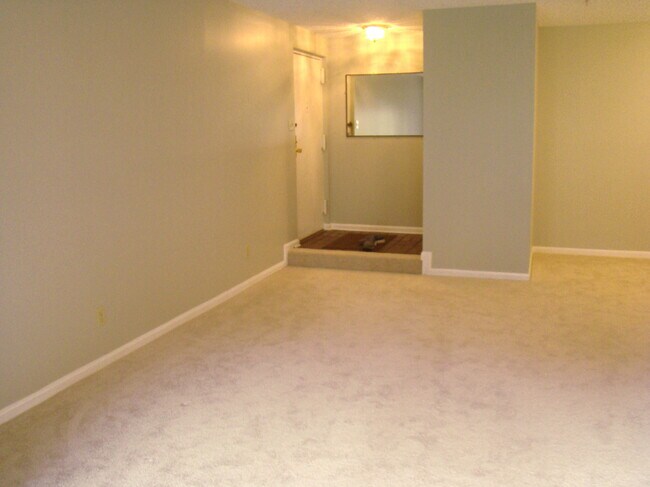Building Photo - 10221 Valentino Dr