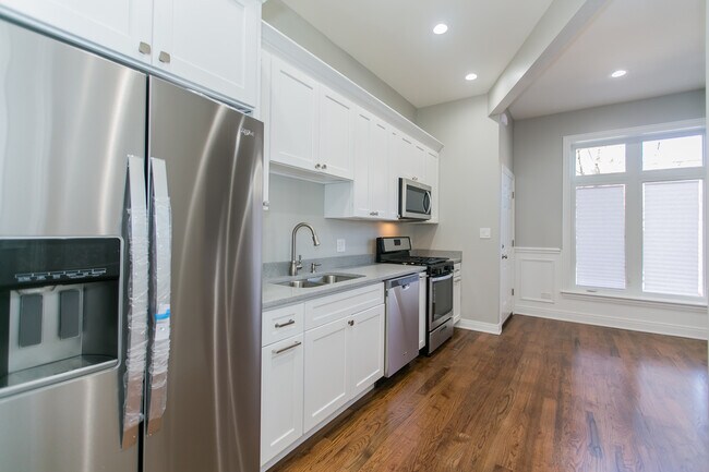 Foto del edificio - 3245 W Pierce Ave