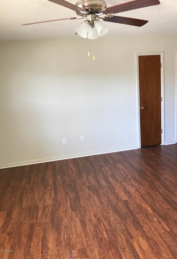 1213 E Fire Tower Rd Unit I, Greenville, NC 27858 Room for Rent in