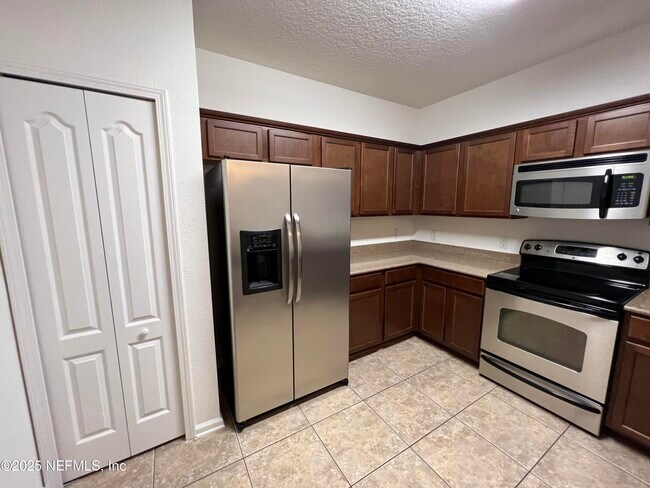 Foto del edificio - 4908 Key Lime Dr