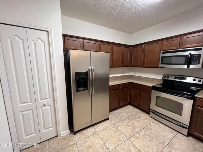 Building Photo - 4908 Key Lime Dr