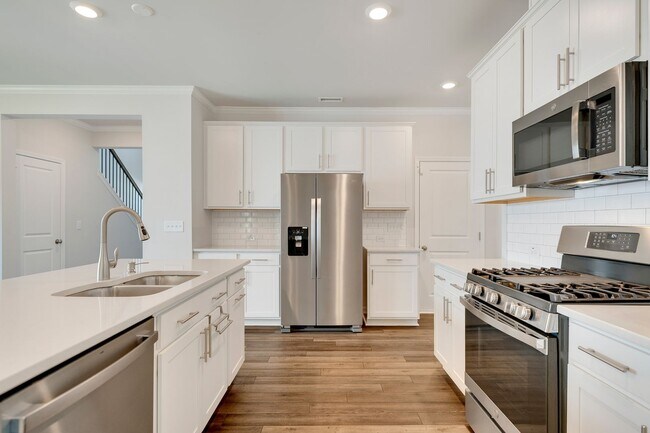 Building Photo - Welcome Home! Beautiful 4BR / 3BA Gem in M...