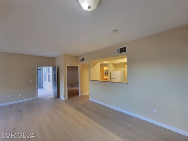 Building Photo - 2 Bed 2 Bath Gated Condo Near Badura & 215