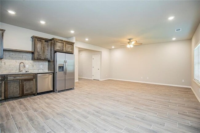 Foto del edificio - 2003 Azlin Pl