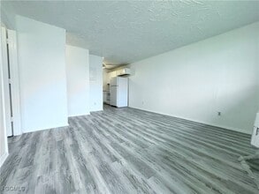 Building Photo - 3215 Jeffcott St