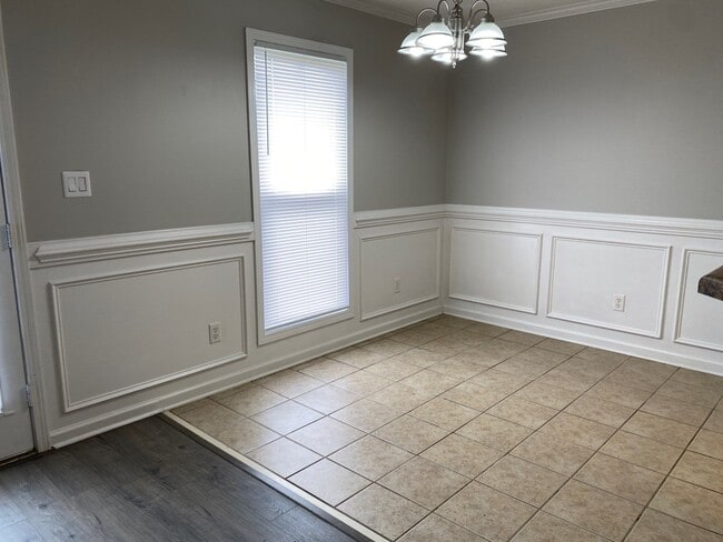 Building Photo - 121 Castleton Cv
